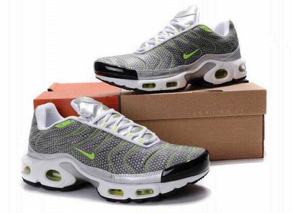 tn puma tn taille 40 colore.JPG